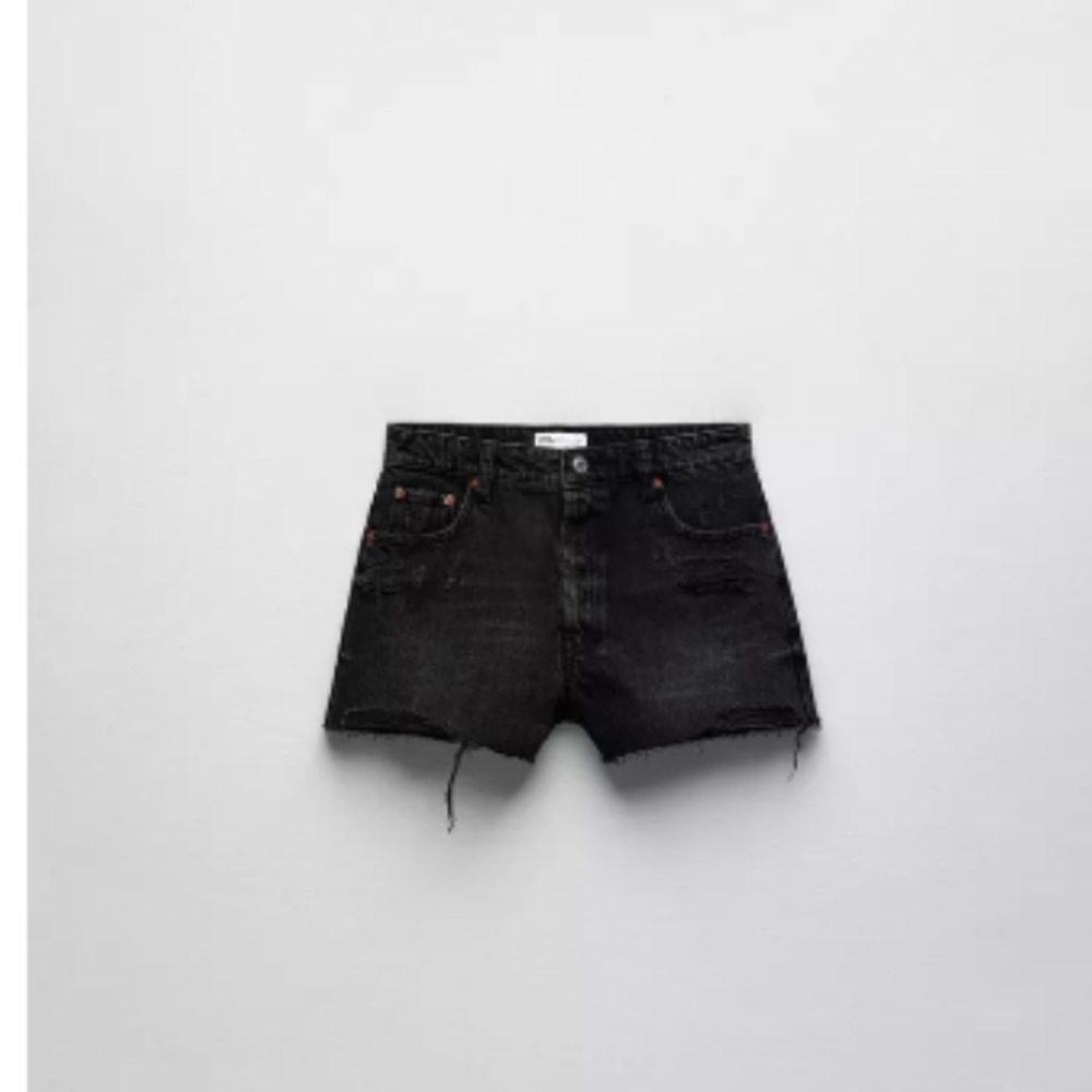 BNWT Zara Stylish Black Denim Women straight cut Shorts high rise 38/6